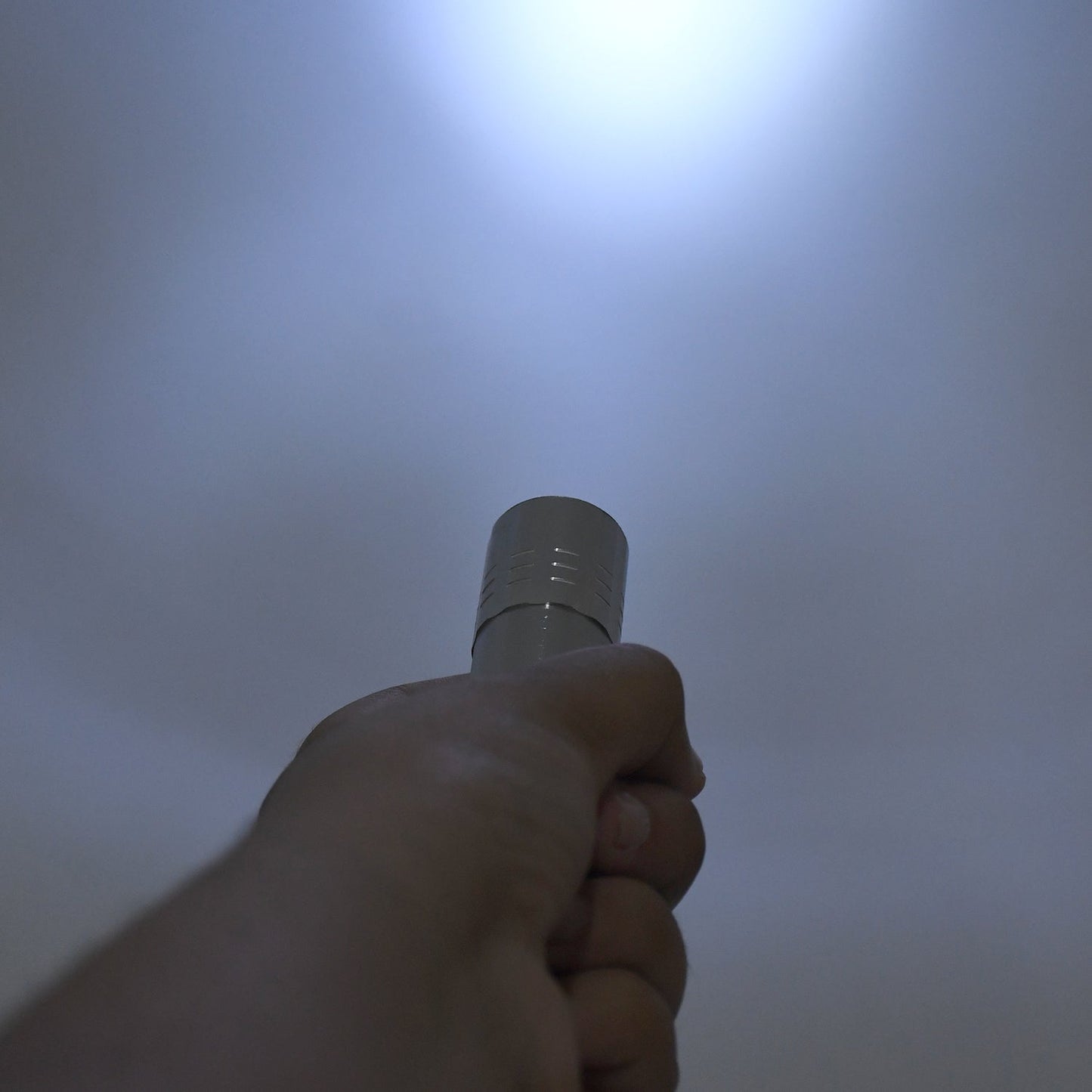 Portable Mini Torch, Super-Bright Mini 6 LED Bulb Pocket Torches - Small Keyring Torch Flashlight for Camping, Hiking, DIY, Travelling, Outdoors and More 3 Battery operated (Battery not included / 1 pc / Mix Color )