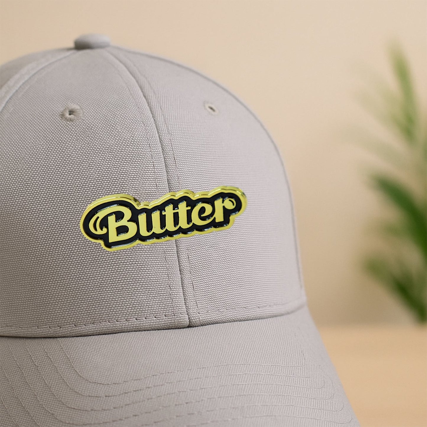 Stylish Metal Badge Pin – Single Piece (Random Design)